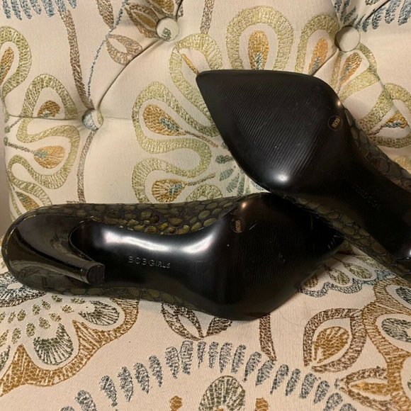 EUC@@ BCBG girls Green Lime Pointy Toe Heels 9 - Picture 4 of 4